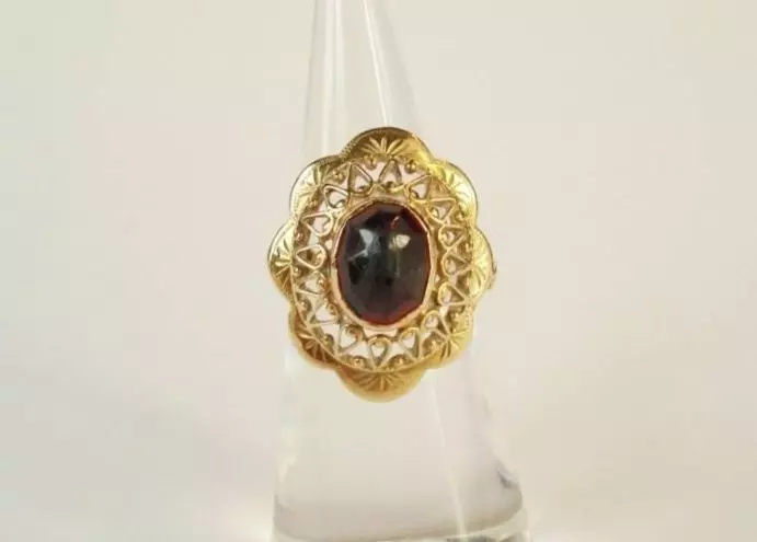 Antieke en Vintage Ringen -  gouden granaten ring