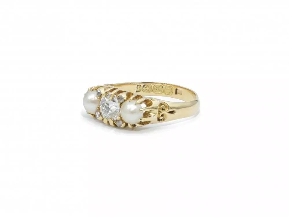 Antieke en Vintage Ringen - 18 karaat engels antiek ring parel diamant