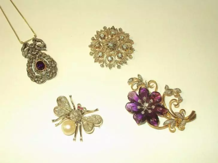 Antieke sieraden vanaf de Victoriaanse tijd tot Art- Deco tot heden verkrijgbaar in de buurt van Tiel