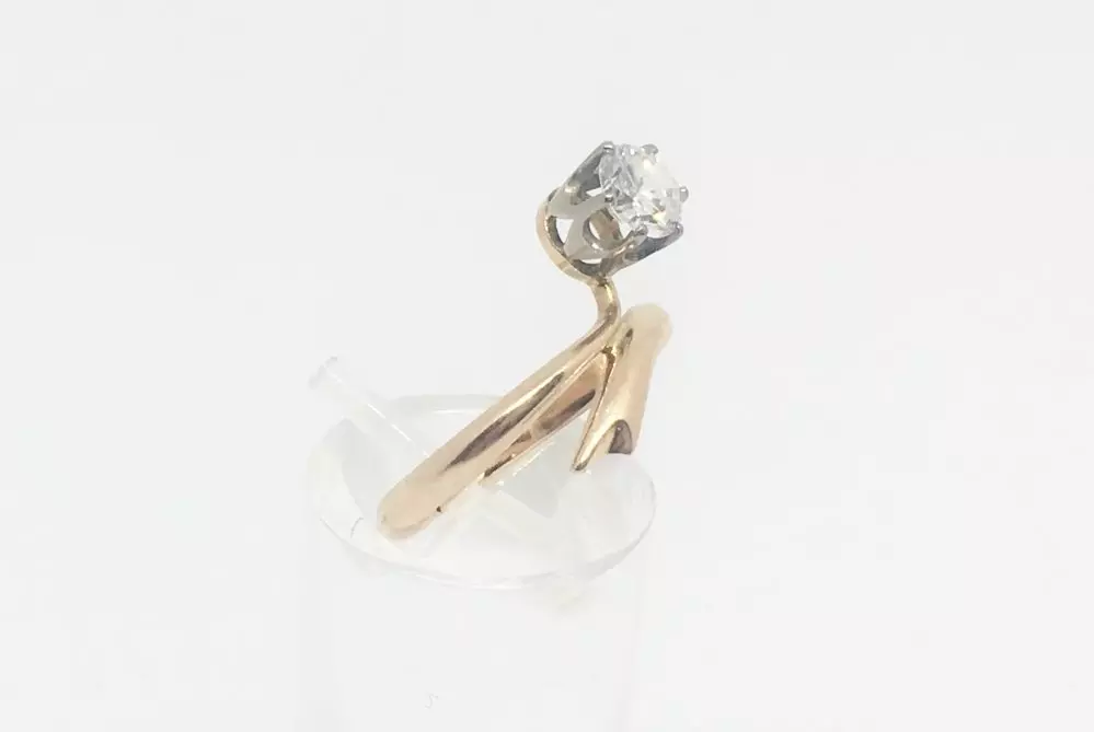 Antieke en Vintage Ringen - Geelgouden solitair slagring diamant