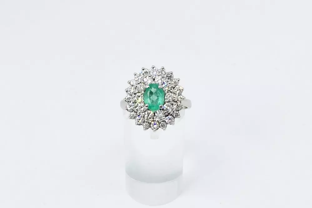 Antieke en Vintage Ringen - Lady Di ring witgoud smaragd