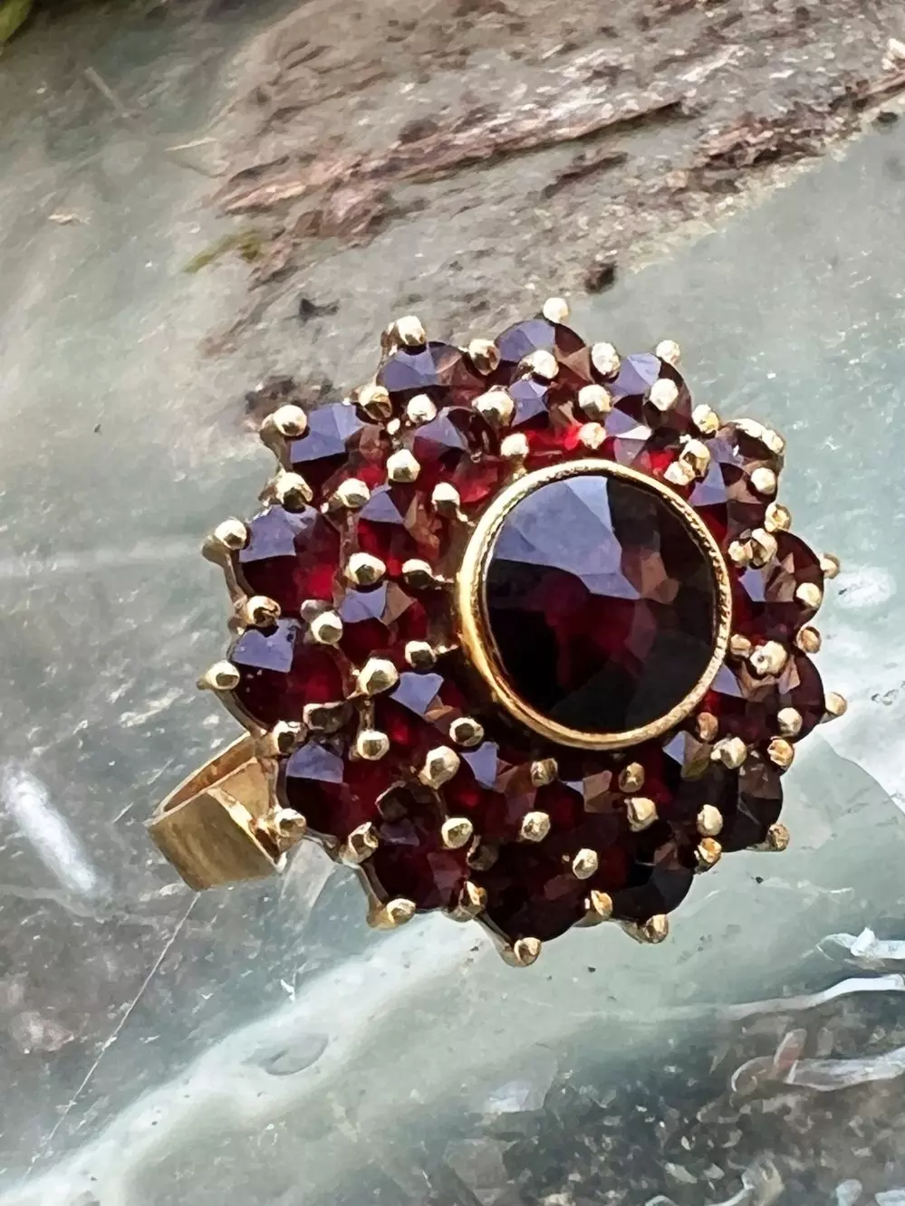 Antieke en Vintage Ringen - Vintage gouden granaat ring Anita Potters