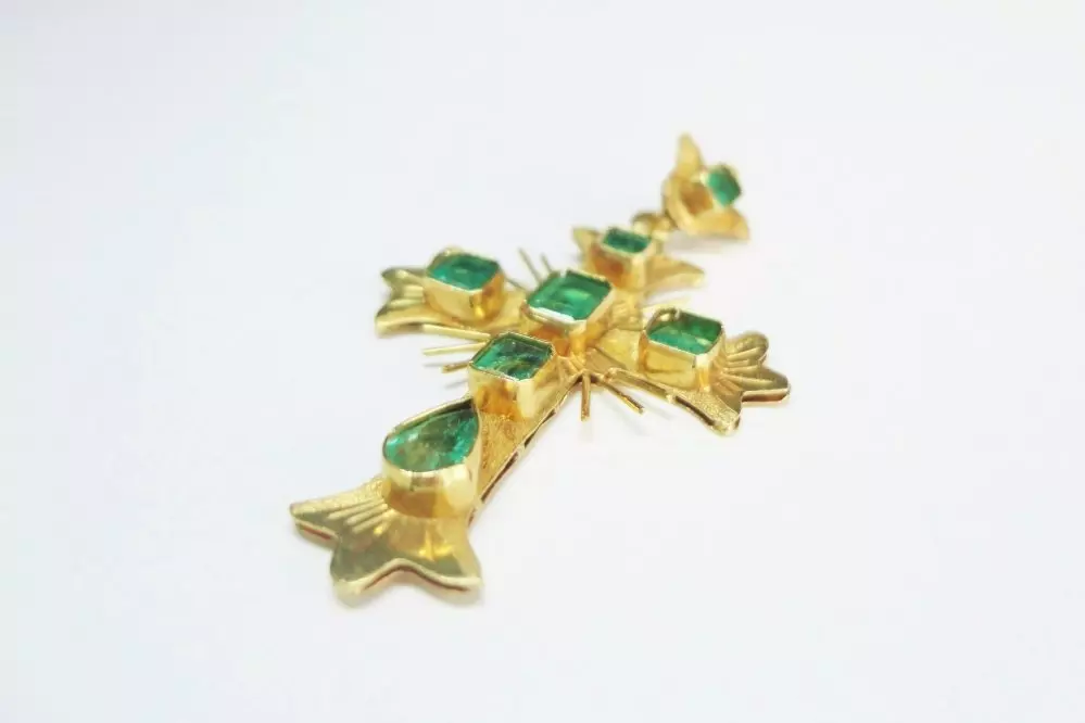 Antieke en Vintage Broches en Hangers - antiek gouden kruishanger smaragd