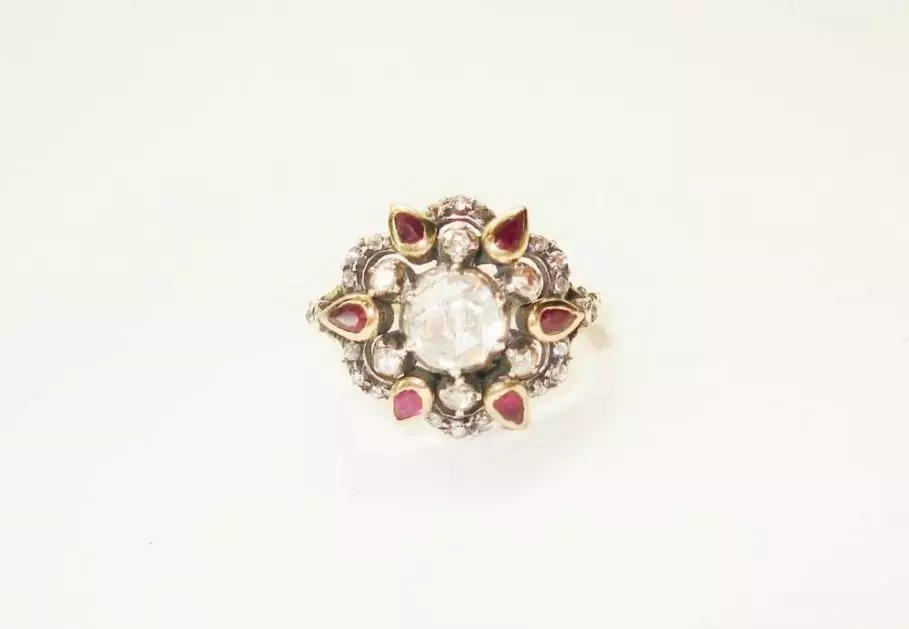 Antieke en Vintage Ringen - antiek gouden ring roosdiamant robijn