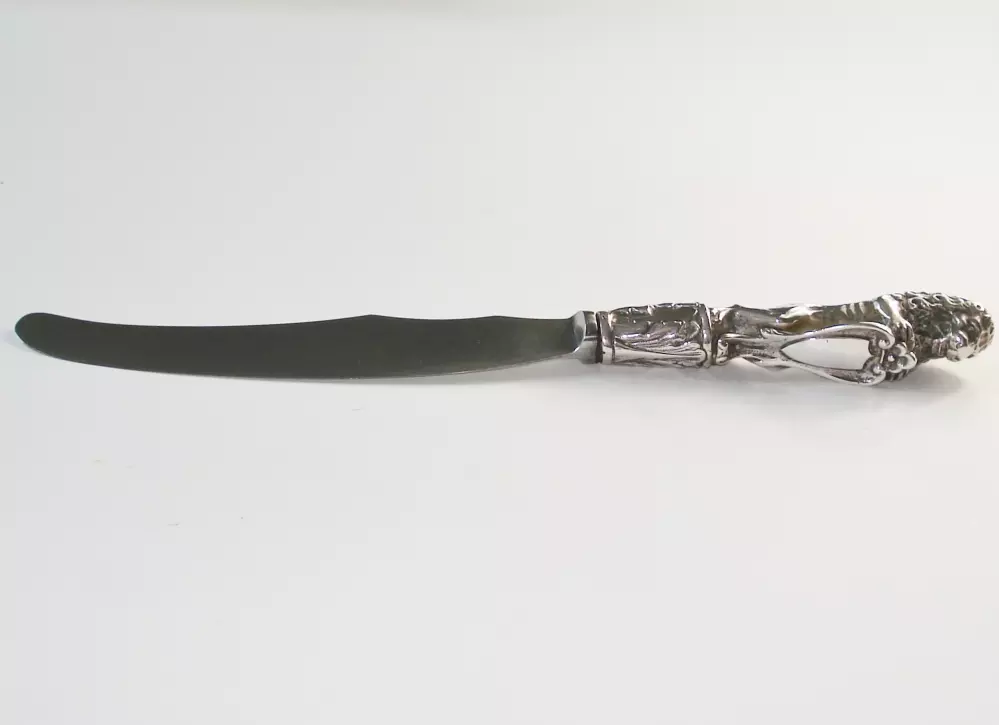 Zilver bestek - antiek zilveren mes met leeuw