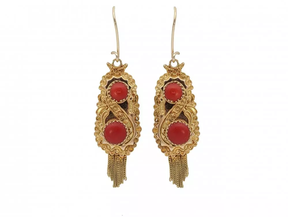 Antieke en Vintage Oorbellen - antieke bloedkoralen oorhangers goud