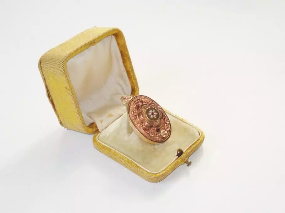 Antieke en Vintage Broches en Hangers - antique rose gold brooche