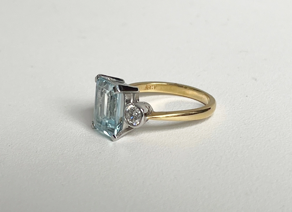 Antieke en Vintage Ringen - aquamarijn ring baguette diamant