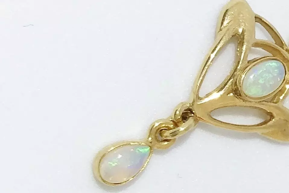 Antieke en Vintage Oorbellen - art nouveau oorbellen goud opaal