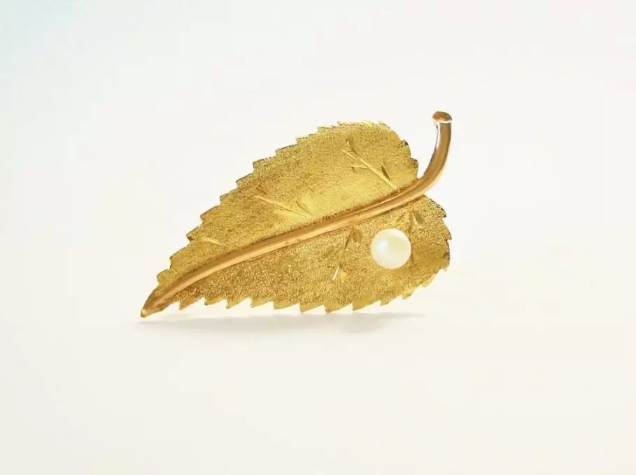Antieke en Vintage Broches en Hangers - broche gouden blad met douwdruppel