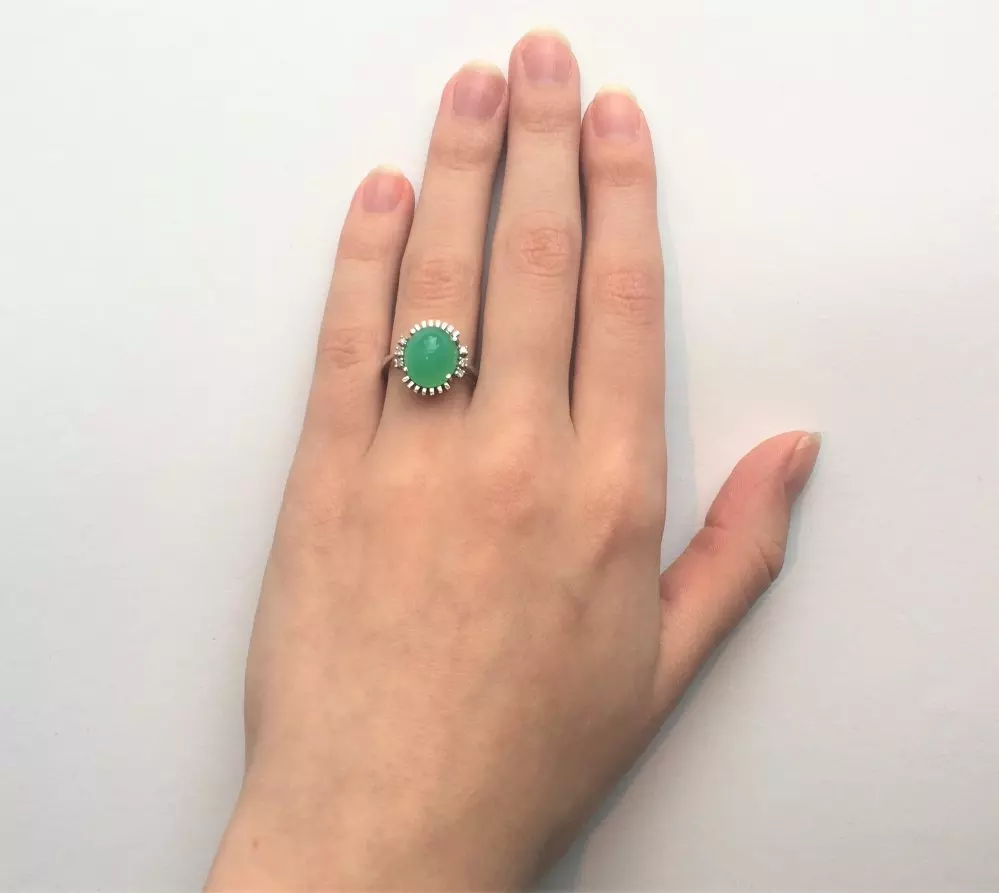 Antieke en Vintage Ringen - chrysopraas ring op hand