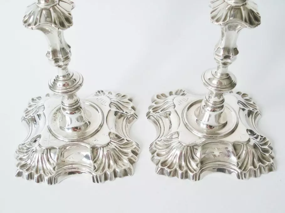 Zilveren Kandelaars - detail 18e eeuwse kandelaren