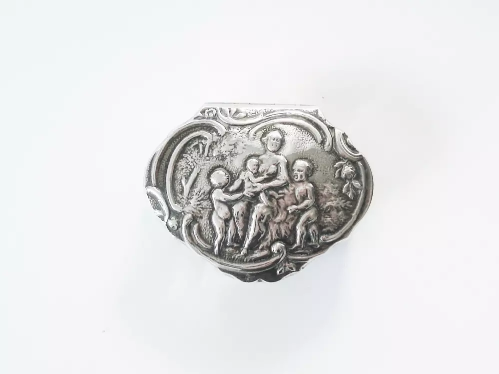 Antiek zilver overig - detail zilveren doosje 3