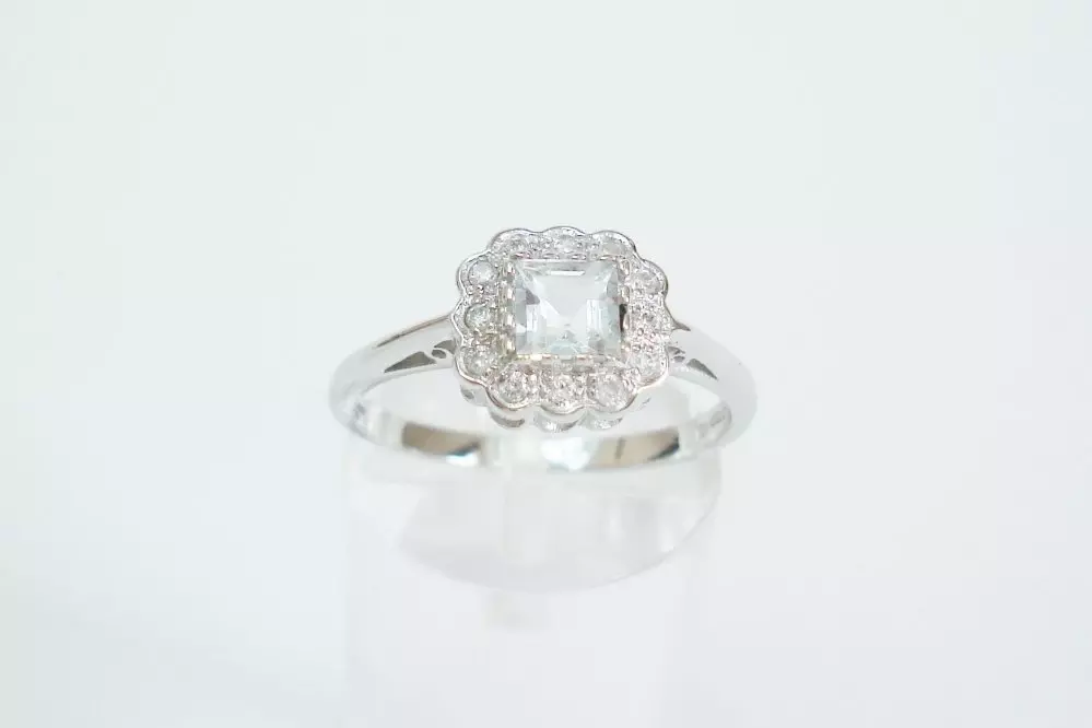 Antieke en Vintage Ringen - diamant vierkante aquamarijn ring witgoud