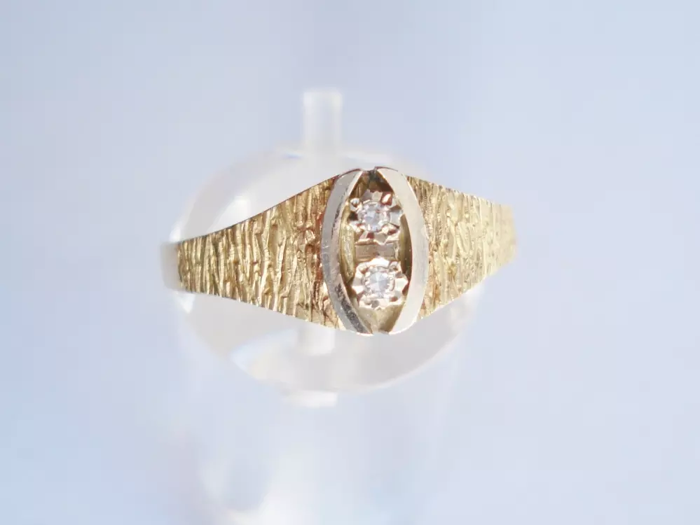 Antieke en Vintage Ringen - geelgouden 60er jaren ring 2 briljanten