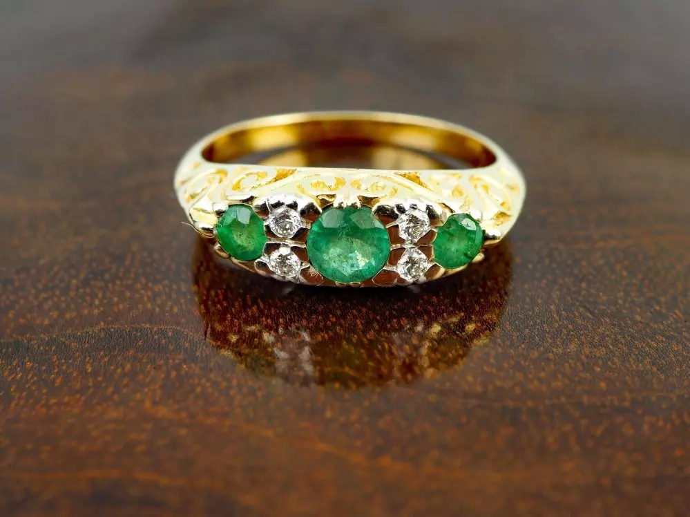 Antieke en Vintage Ringen - geelgouden ring smaragd briljant