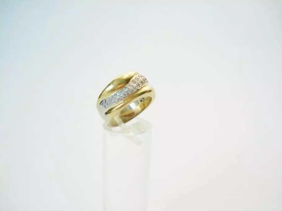 Antieke en Vintage Ringen - geelgoudenring met 38 briljanten