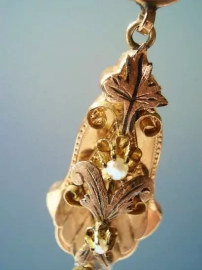 Antieke en Vintage Oorbellen - gouden oorbel met pareltje