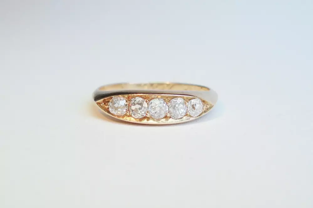 Antieke en Vintage Ringen - gouden rijring antiek diamant