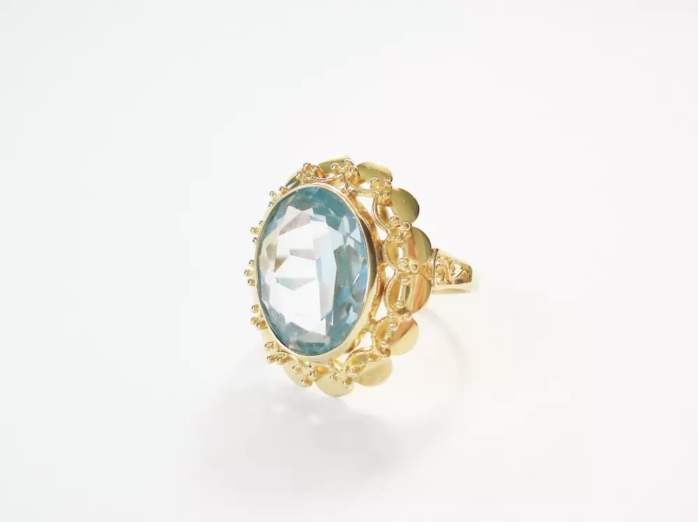 Antieke en Vintage Ringen - gouden ring met licht blauw glas