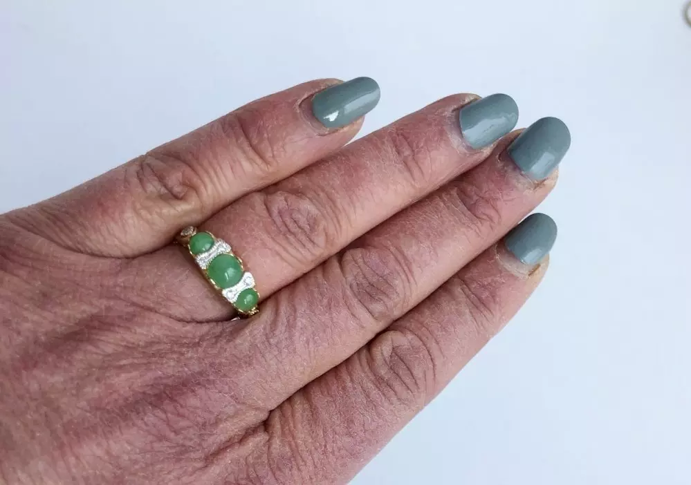 Antieke en Vintage Ringen - jade ring op hand
