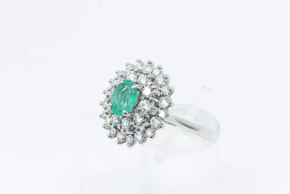 Antieke en Vintage Ringen - klassieke ring witgoud smaragd 18 krt.
