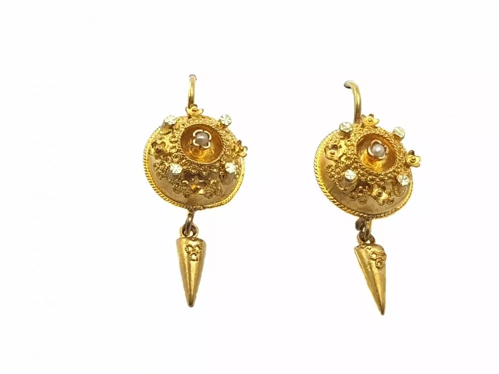 Antieke en Vintage Oorbellen - oorhangers goud zeeuws knopje