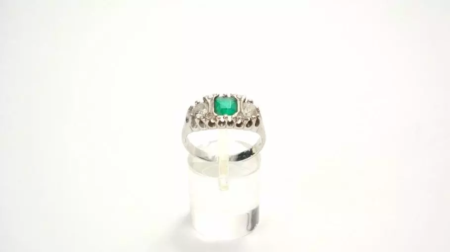Antieke en Vintage Ringen - ring met baquette smaragd en briljant