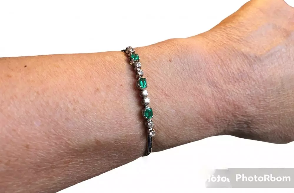 Antieke en Vintage Kettingen en Armbanden - smaragd armband op pols
