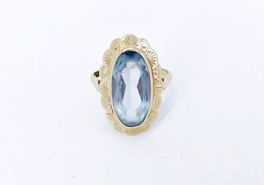 Antieke en Vintage Ringen - vintage ring lichtblauwe topaas.