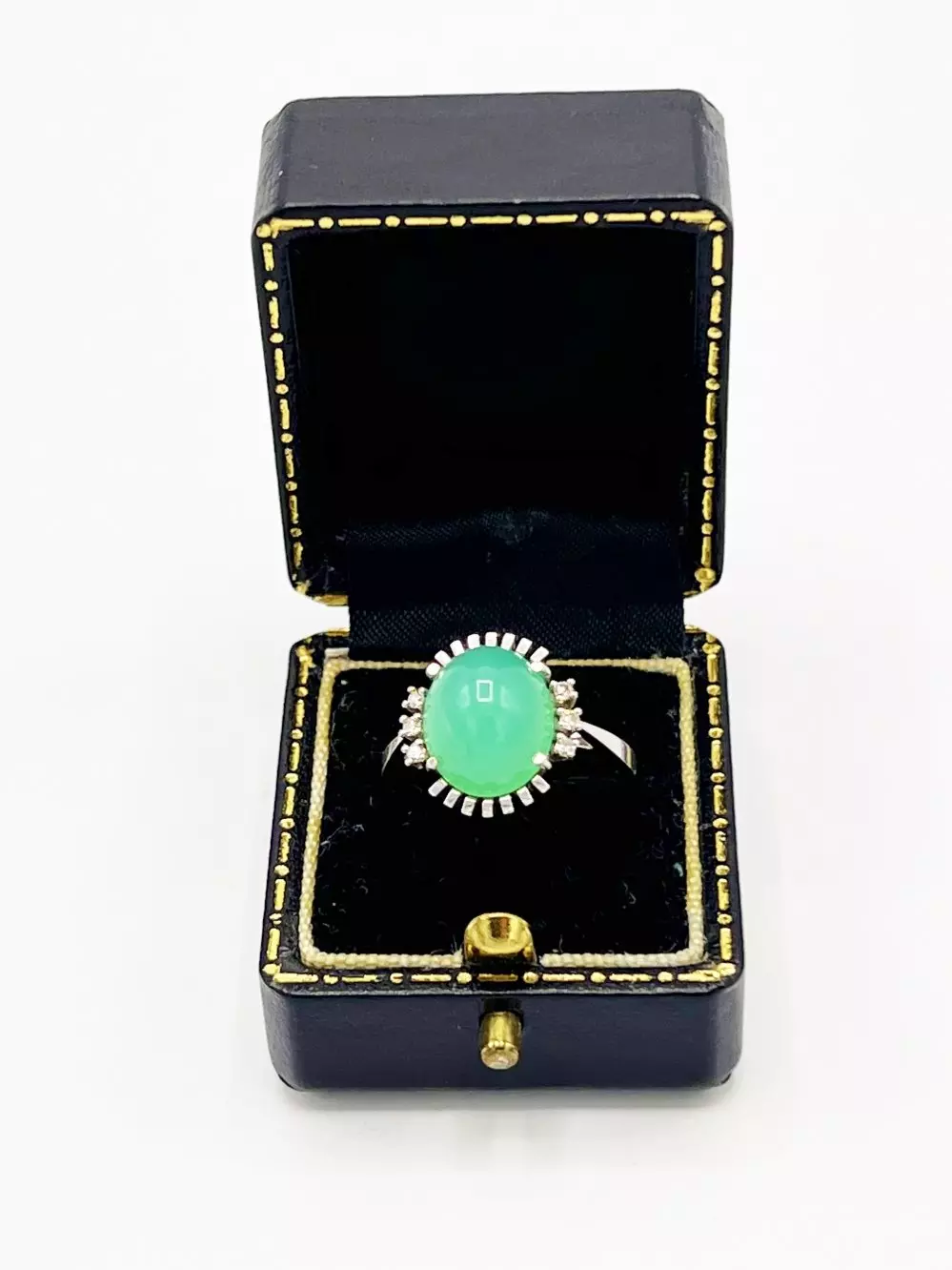 Antieke en Vintage Ringen - witgouden chrysopraas ring
