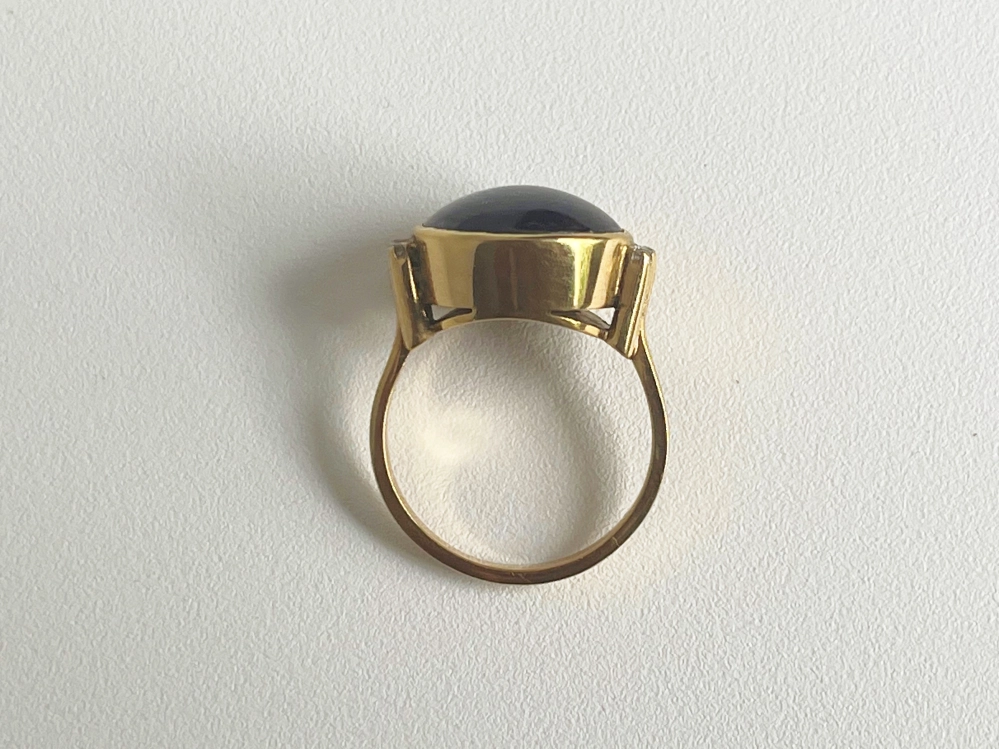 Antieke en Vintage Ringen - zijkant ring cabouchon amethist