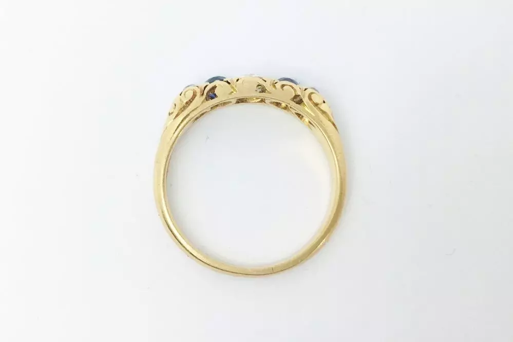 Antieke en Vintage Ringen - zijkant victoriaanse ring