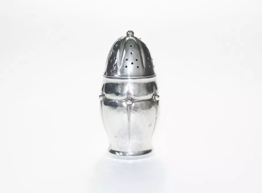 Antiek zilver overig - zilveren strooier Christian F Heisse