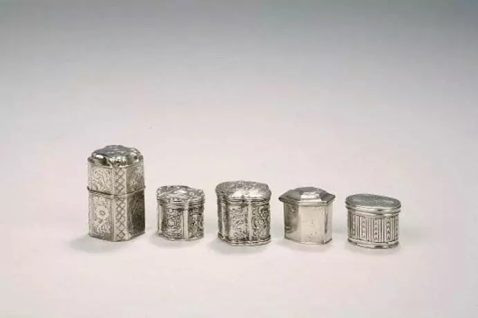 Antiek zilver overig - zilveren-lodereindoosje-2